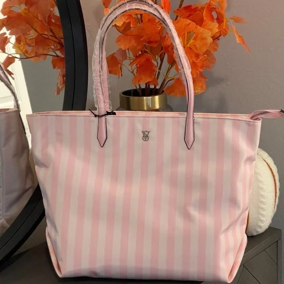 New Victoria’s Secret iconic stripe large tote and Heart Jewelry Box bundle - Picture 6 of 10